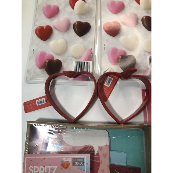 NEW Bundle 7 Valentine’s Candy Molds, Cupcake Wrappers, Pancake Mold, Card Kit - Picture 4 of 5